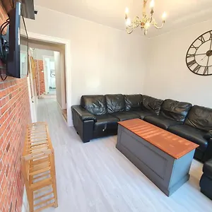 Victorian Home, 3br, Airport, M1, 6 Beds, Sleeps 12 Luton (Bedfordshire)